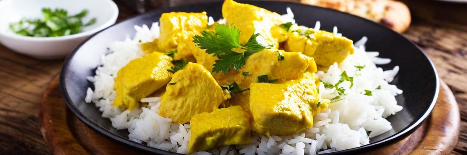 Cremiges Hähnchen-Curry mit Kokosmilch und Reis